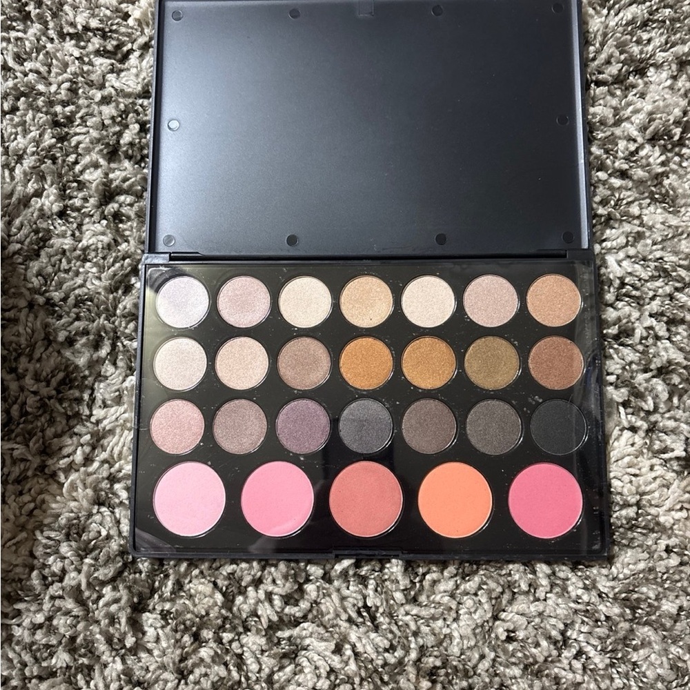 Vibrant Pink and Orange Eyeshadow Palette for Bold Looks